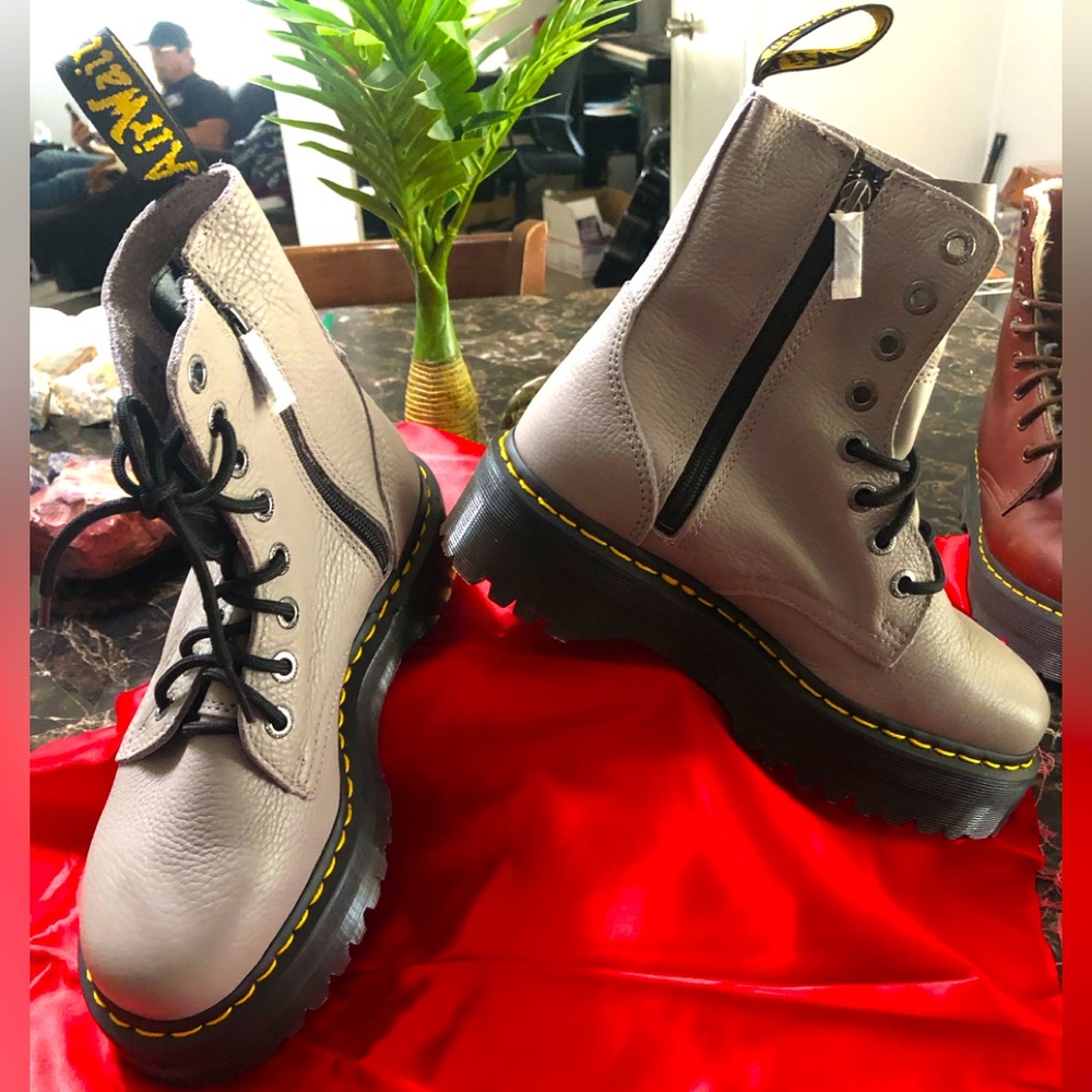 ✨Dr Marten Jadon lll size 9 women soft leather platform unworn! NWOB Fabulous ✨